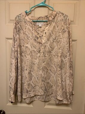 Ava & Viv Cream Snake-Print Long Sleeve V-Neck Top